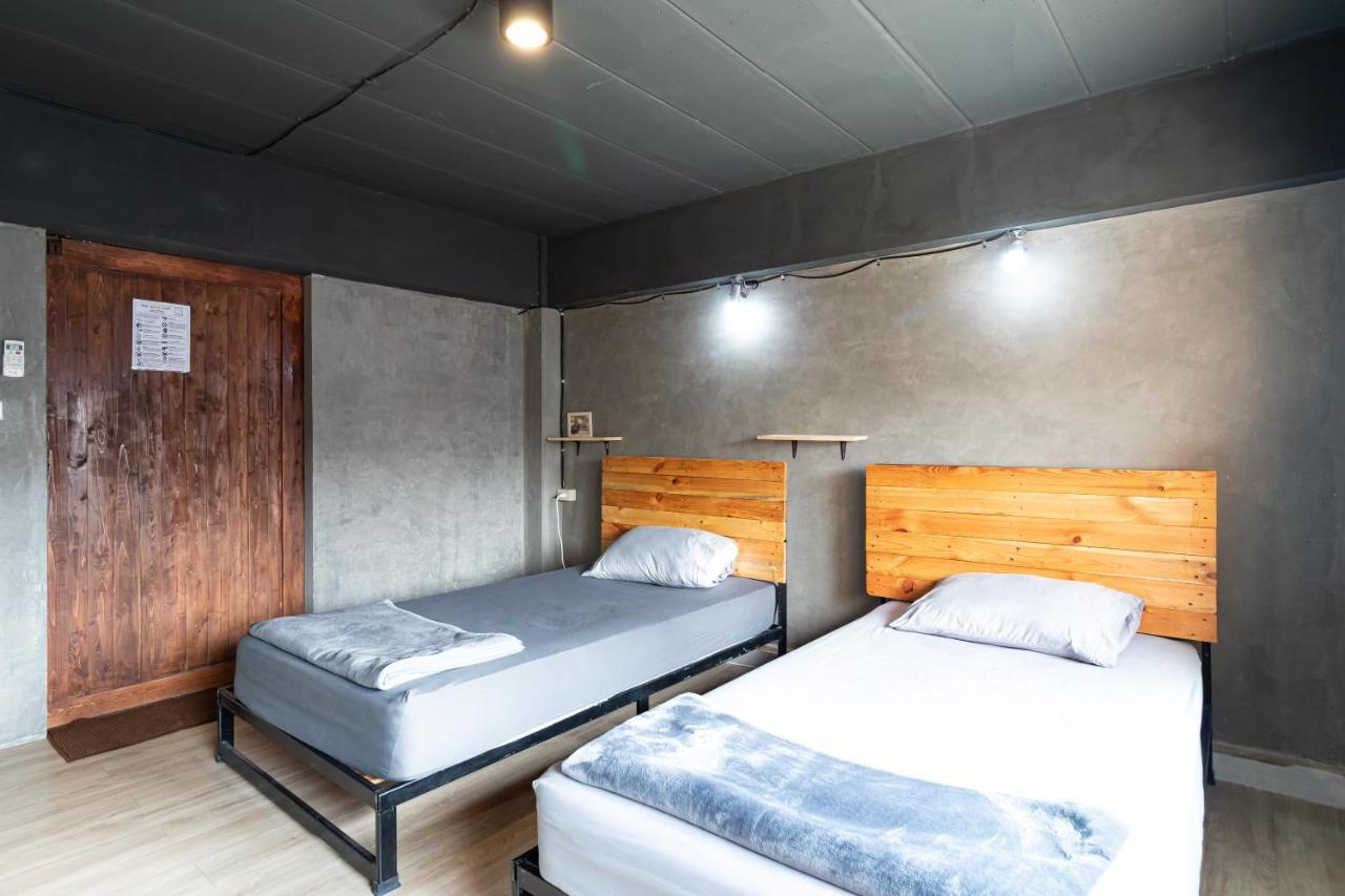 The Beds Ever Hostel (Adults Only) Bangkok Eksteriør billede