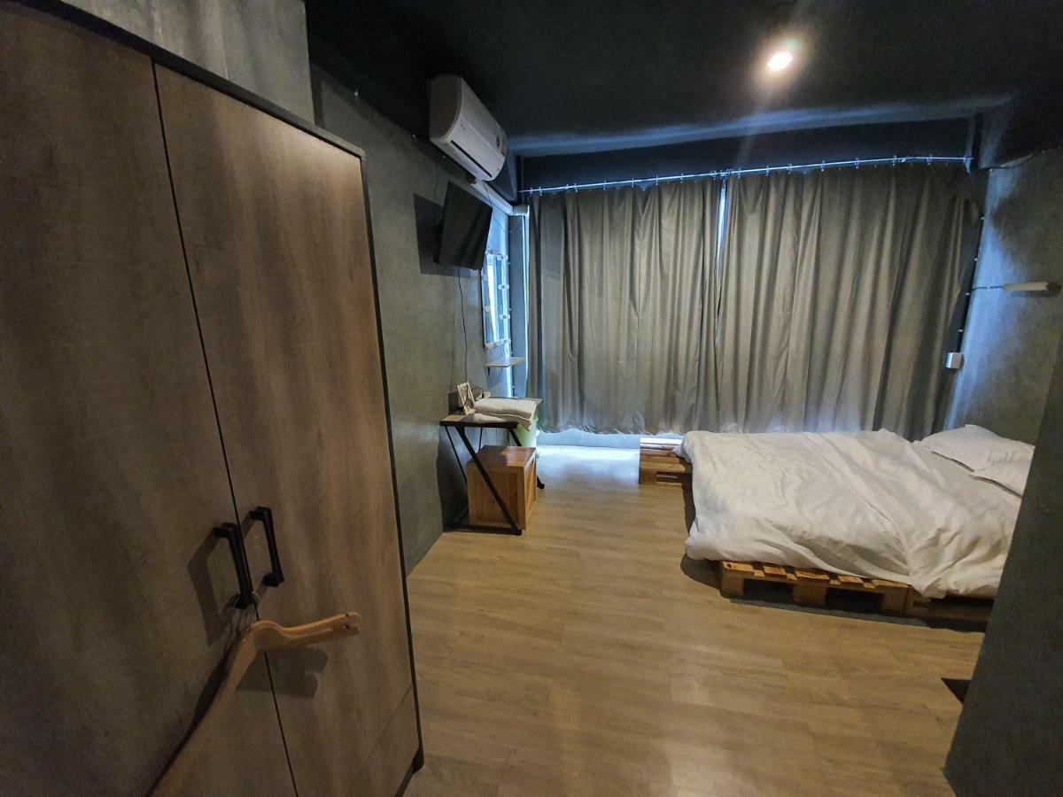 The Beds Ever Hostel (Adults Only) Bangkok Eksteriør billede